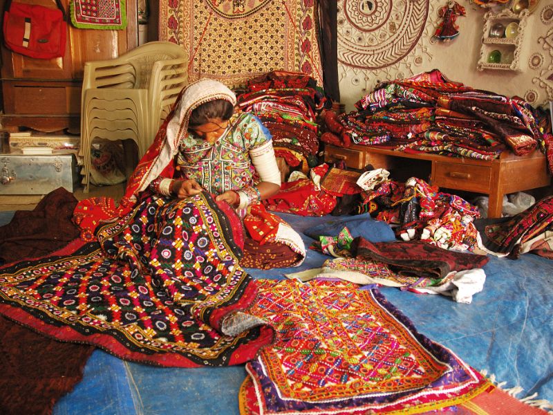 india travel guide showing kutch woman doing embroidery