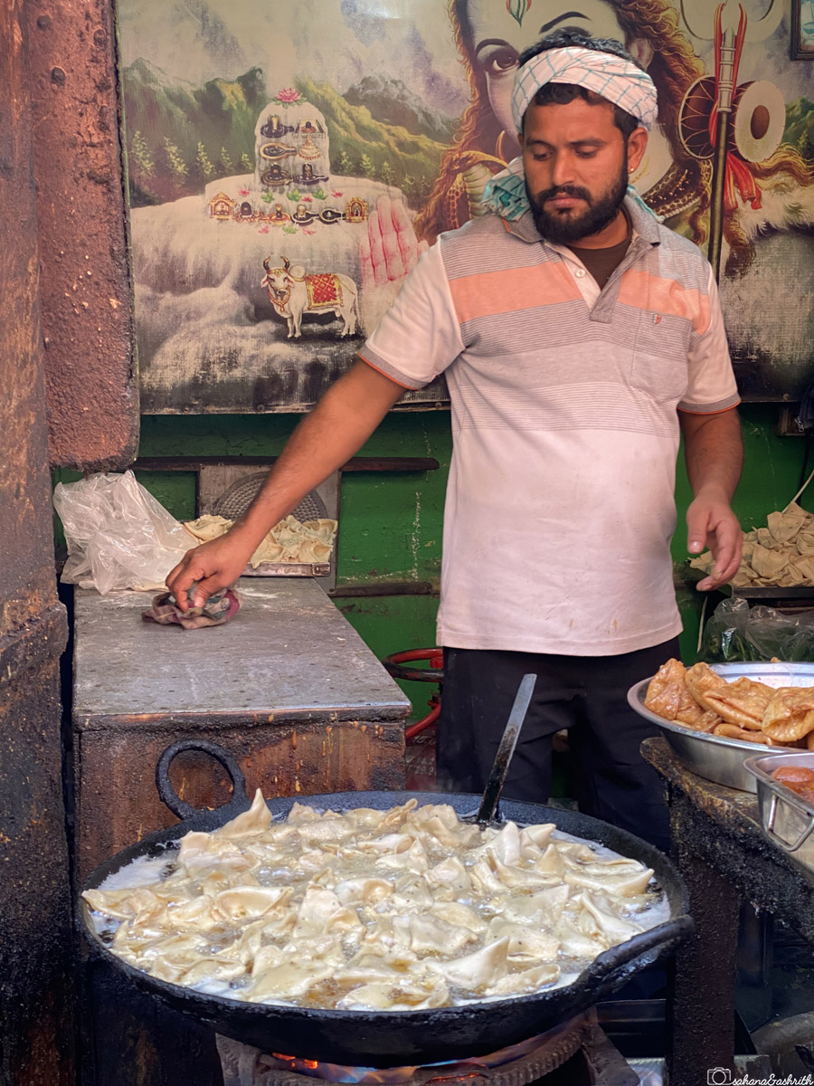 A vendor in Varanasi frying samosa