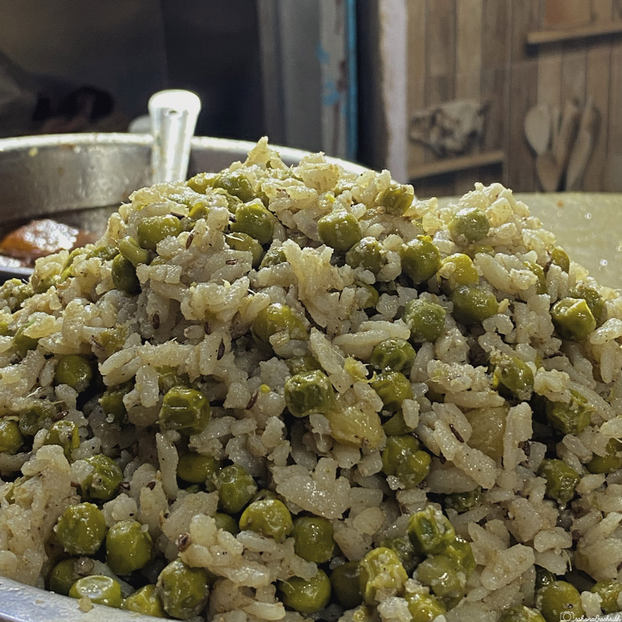 Close-up of vegetable poha with peas in Varanasi.
