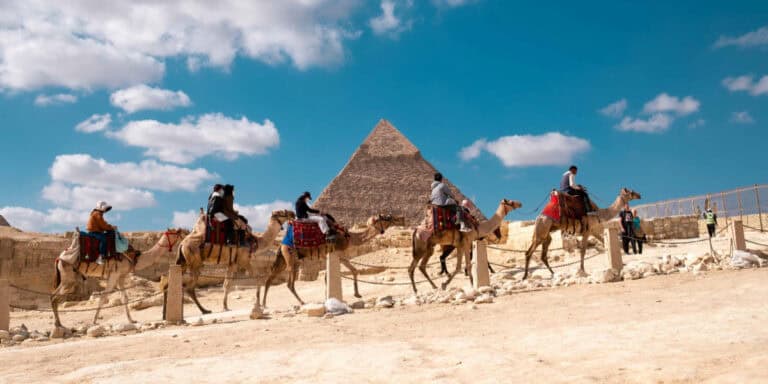 Egypt Travel Etiquettes: 18 Cultural Rules to Know