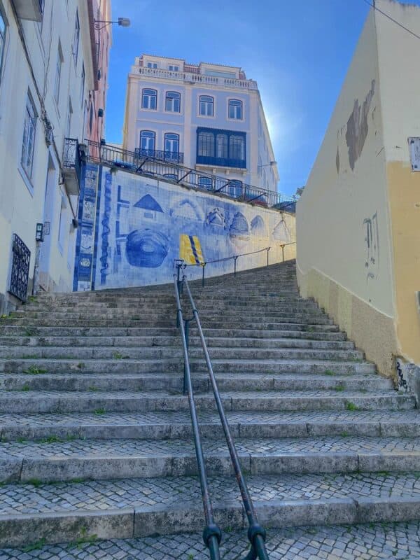 Rua da Mãe d'Água in Lisbon with a staircase, azulejo mural and historic buildings above